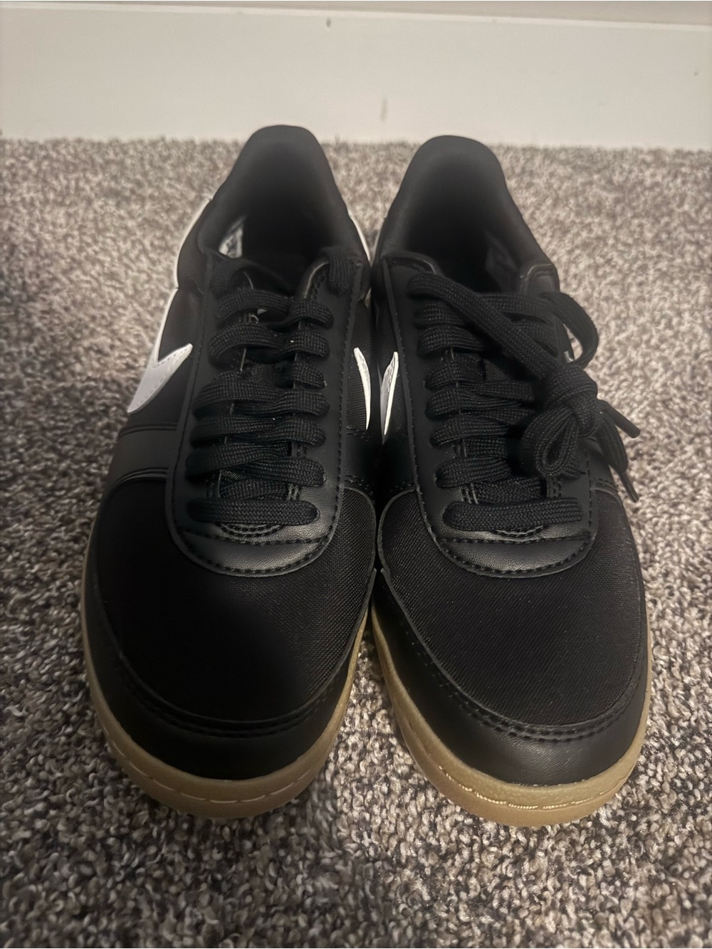 Nike Black Low-Top Women’s Sneakers with Gum Sole